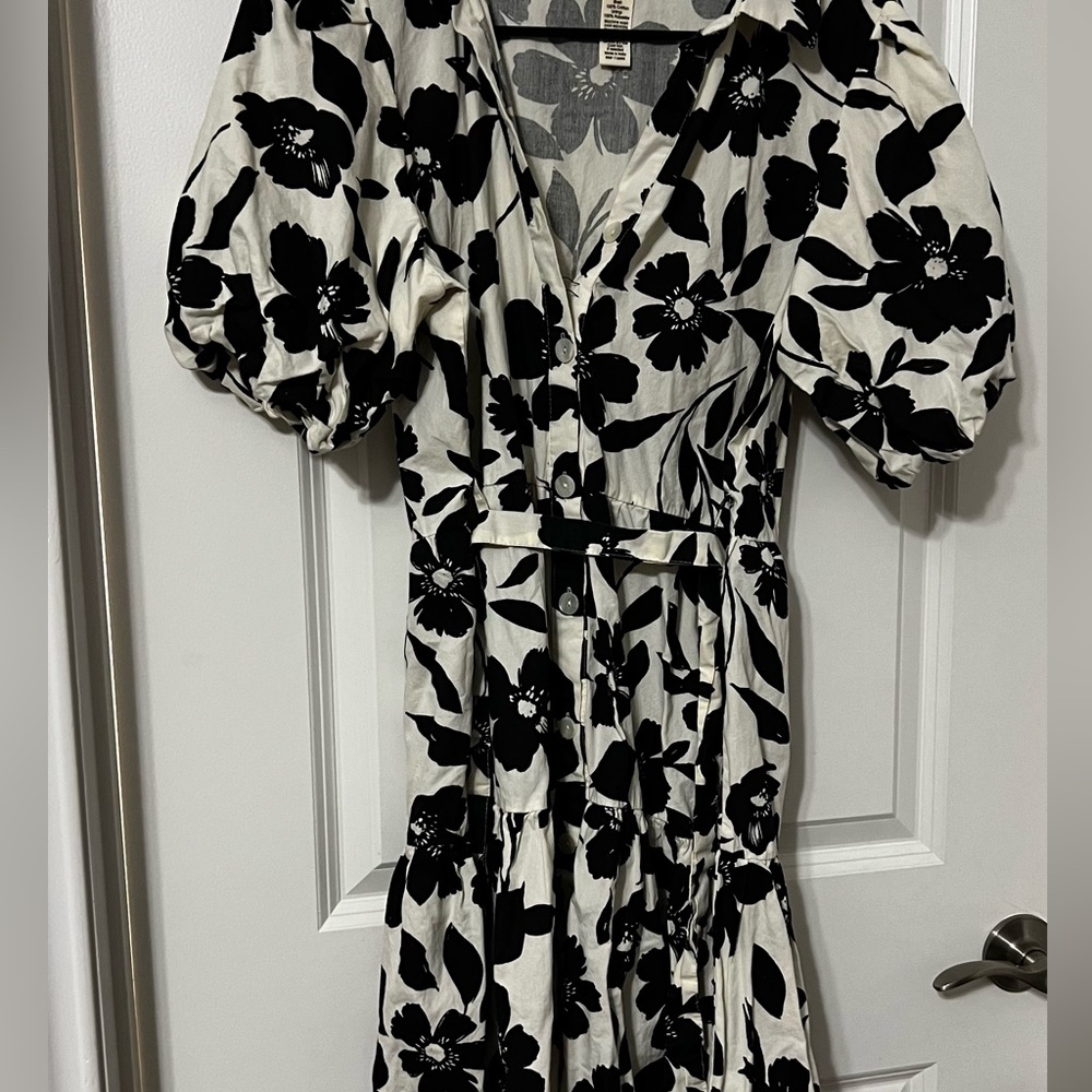 Jessica Simpson Size Large Black and White floral dress